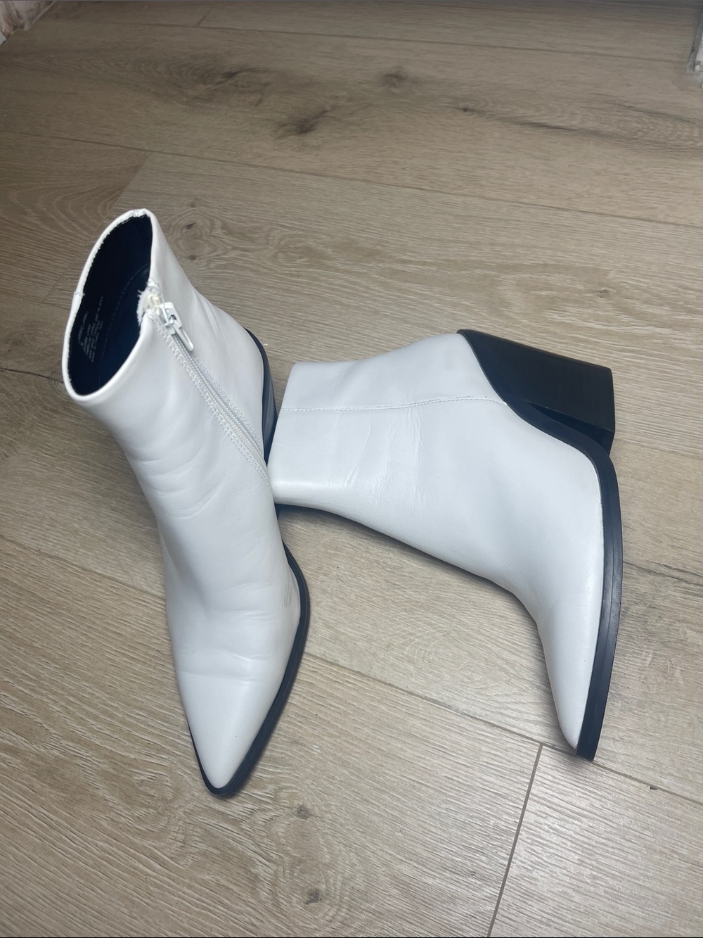 Steve Madden Clarise White Pointed Toe Ankle Booties with Black Heel Size: 7